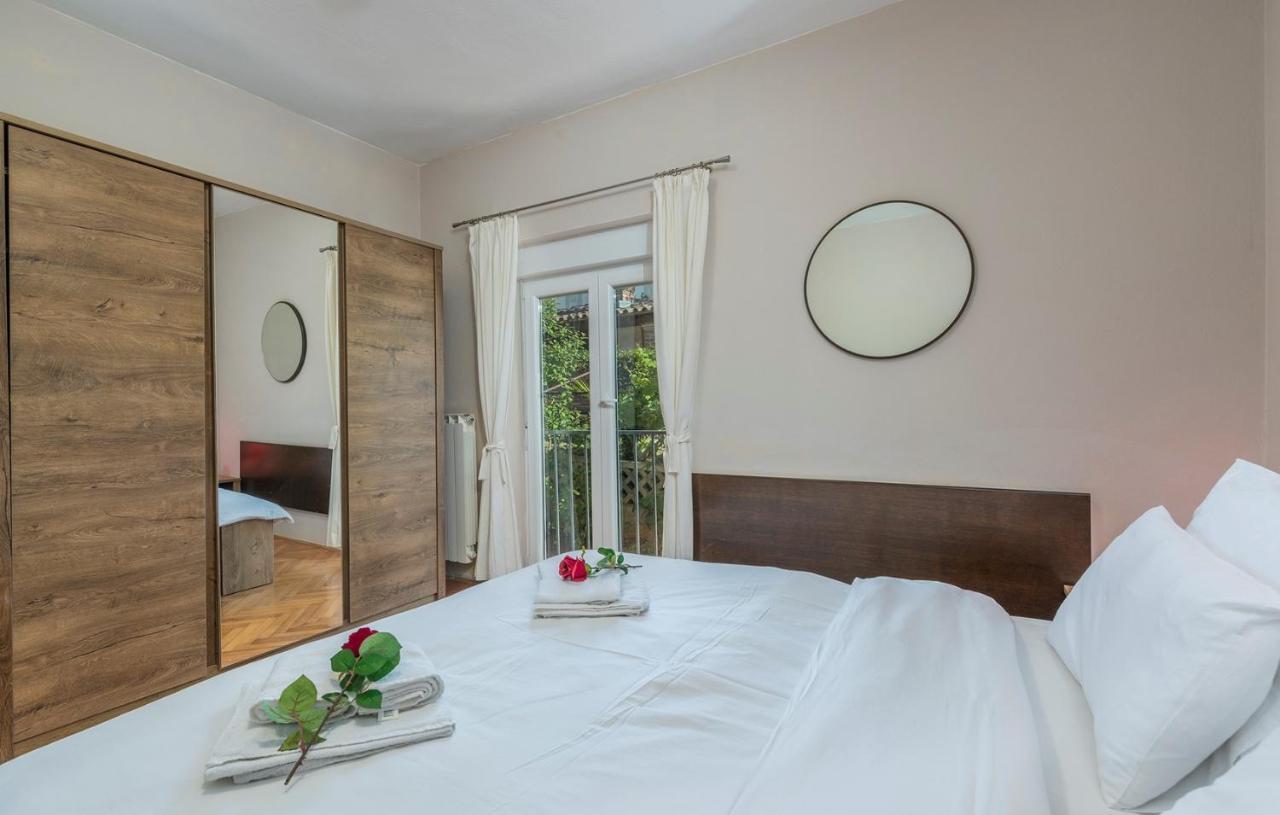 Apartments Loredana Porec Exterior photo