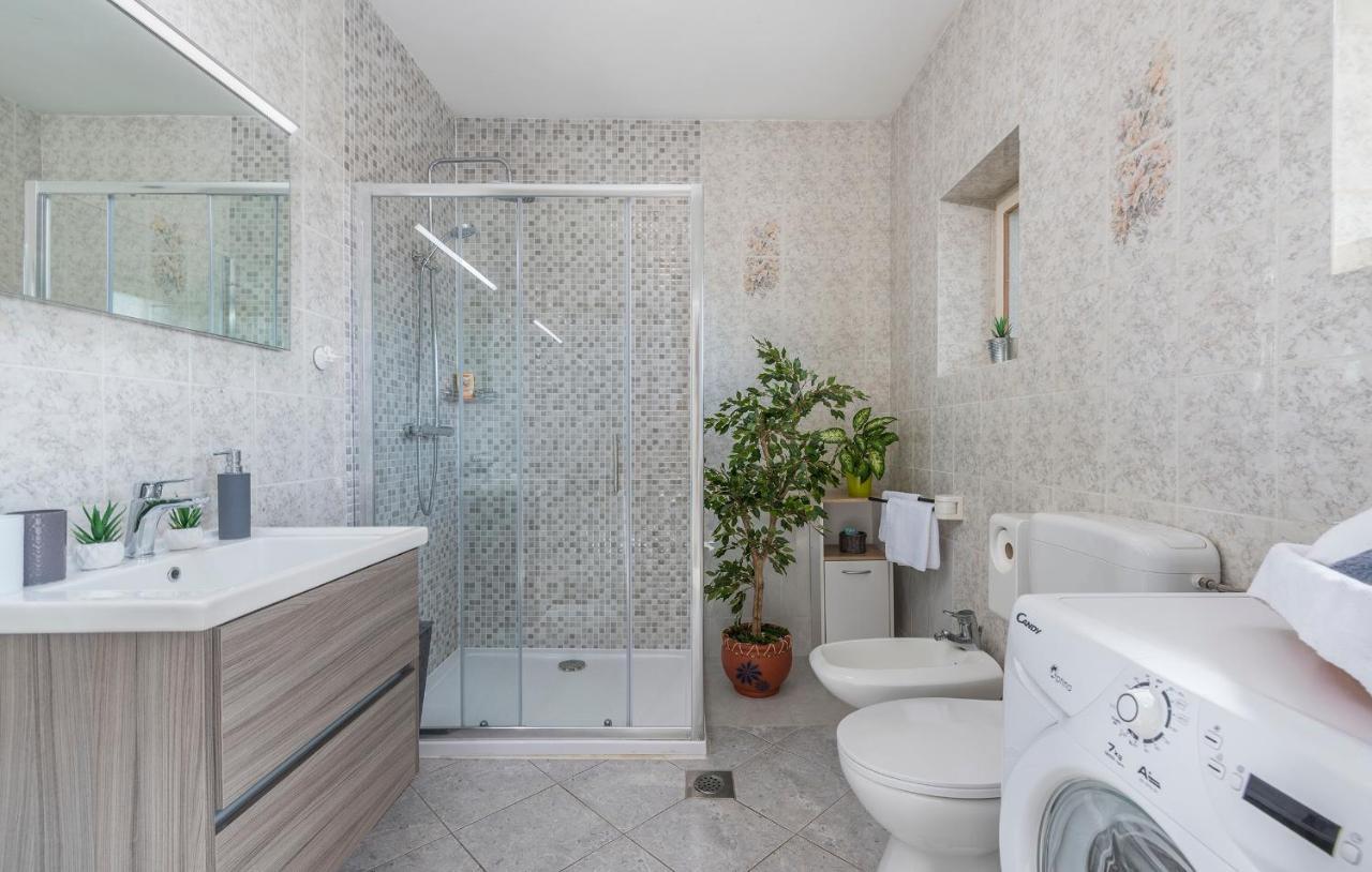 Apartments Loredana Porec Exterior photo